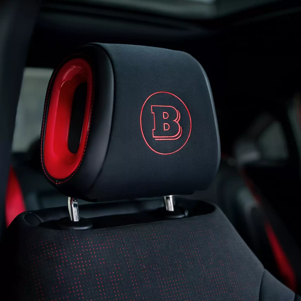 Brabus logo in hoofdsteun van de smart Brabus